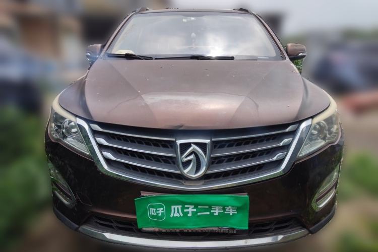 Used Baojun 560 2015 1.8L manual luxury version Front