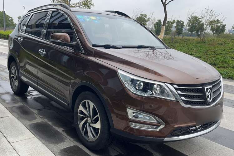 Used Baojun 560 2015 1.8L manual luxury version Front Right 45 Deg
