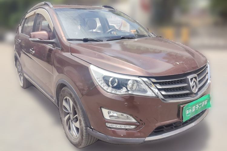 Used Baojun 560 2015 1.8L manual luxury version Front Right 45 Deg