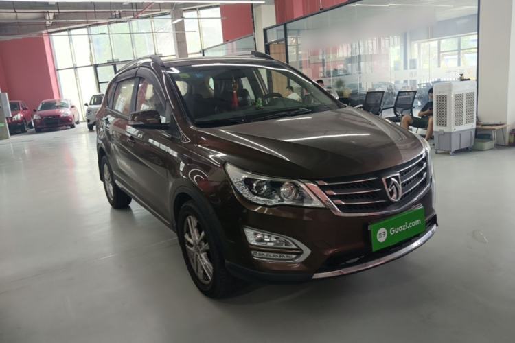 Used Baojun 560 2015 1.8L manual Comfort trim level Front Right 45 Deg