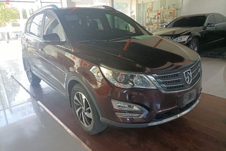 Used Baojun 560 2015 1.8L manual luxury version Front Right 45 Deg