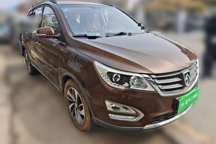 Used Baojun 560 2015 1.8L manual luxury version Front Right 45 Deg