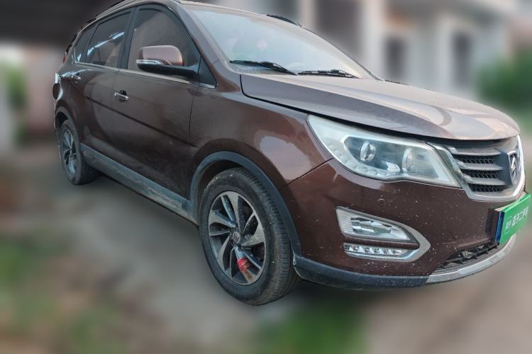 Used Baojun 560 2015 1.8L manual luxury version Front Right 45 Deg