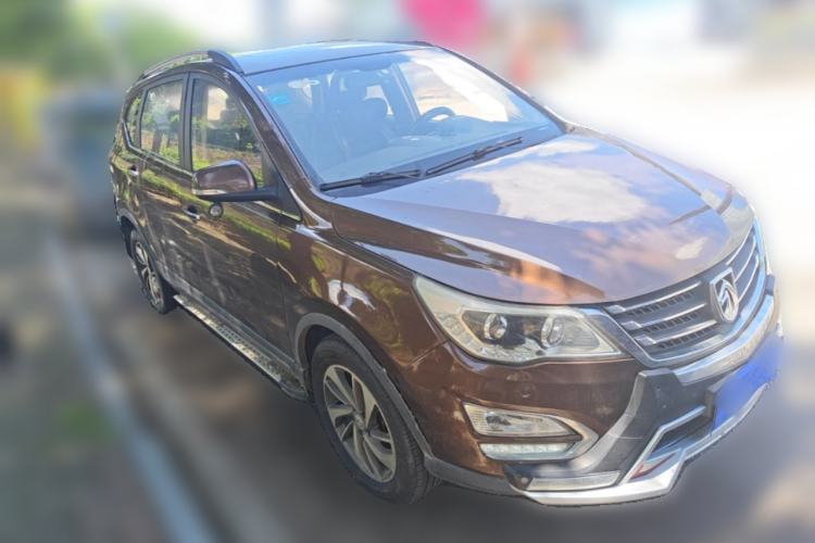 Used Baojun 560 2015 1.8L manual luxury version Front Right 45 Deg