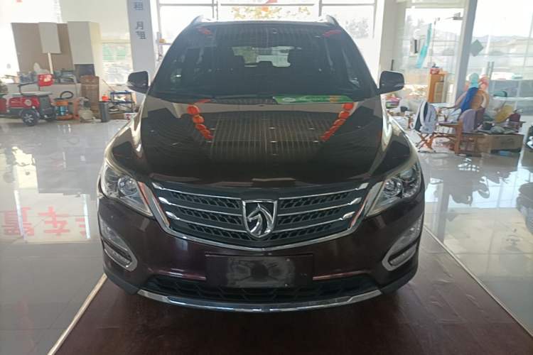 Used Baojun 560 2015 1.8L manual luxury version Front