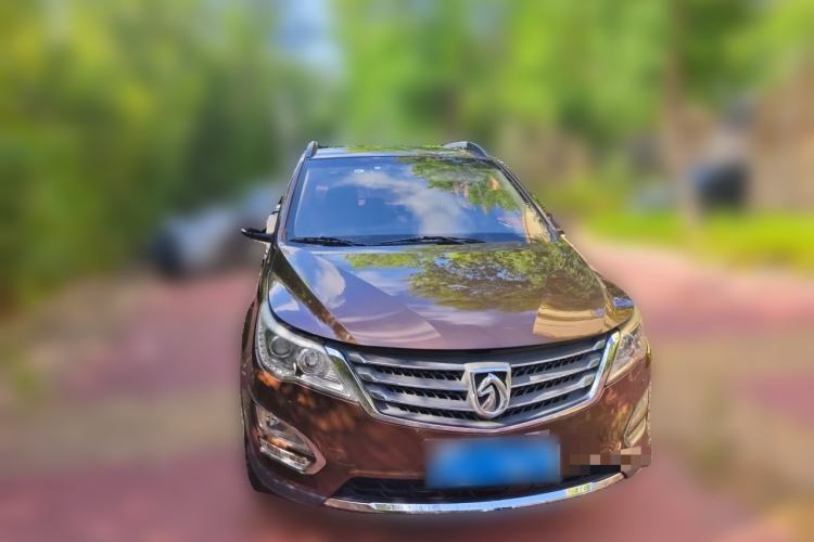 Used Baojun 560 2015 1.8L manual luxury version Front