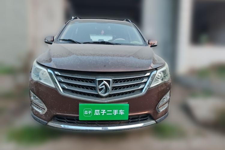 Used Baojun 560 2015 1.8L manual luxury version Front
