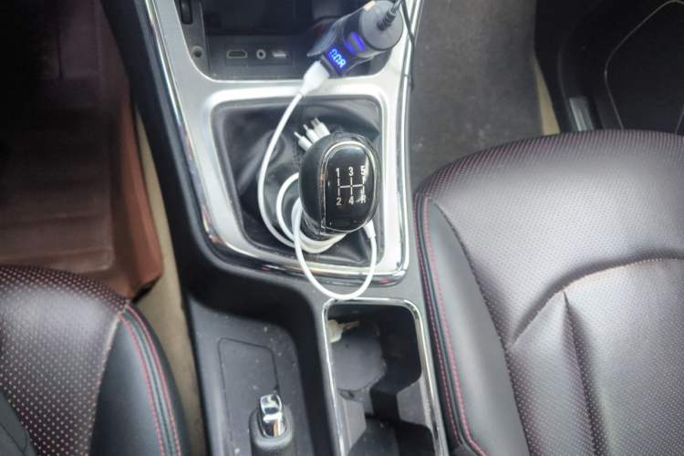 Used Baojun 560 2015 1.8L manual luxury version Gear Lever
