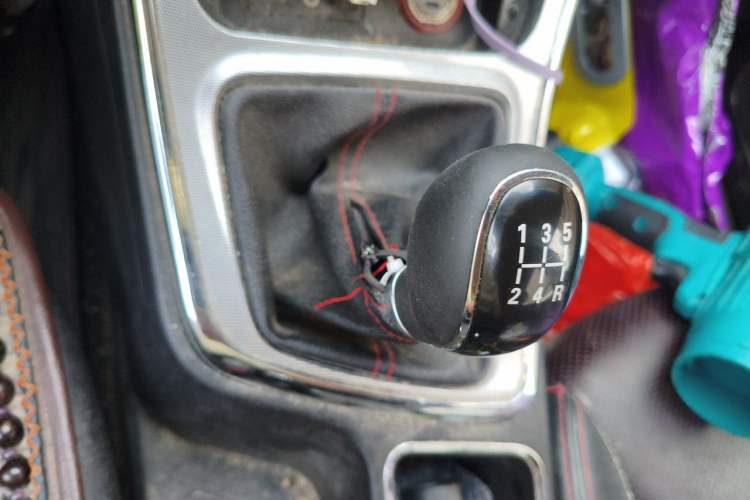 Used Baojun 560 2015 1.8L manual luxury version Gear Lever