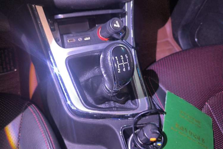 Used Baojun 560 2015 1.8L manual luxury version Gear Lever