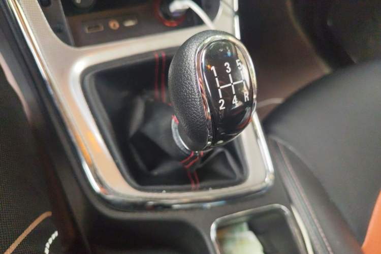 Used Baojun 560 2015 1.8L Manual Elite Edition Gear Lever