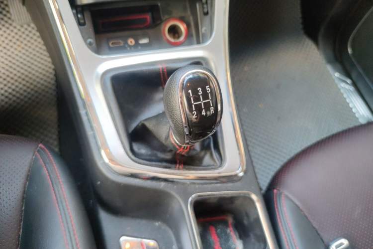 Used Baojun 560 2015 1.8L manual luxury version Gear Lever