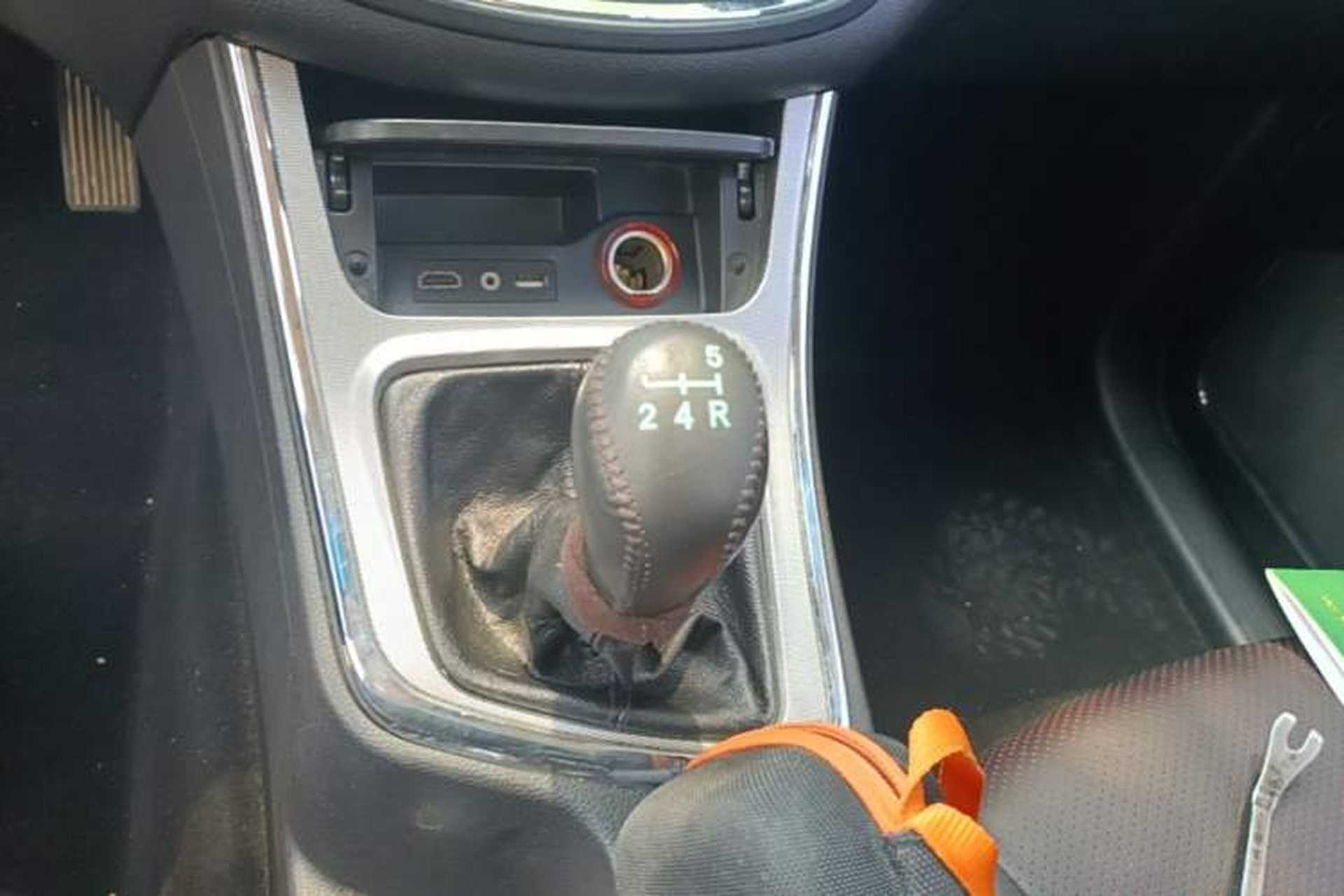 Used Baojun 560 2015 1.8L manual luxury version Gear Lever