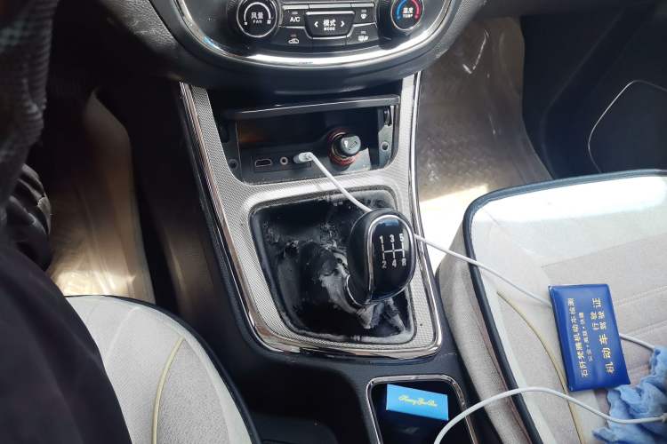 Used Baojun 560 2015 1.8L manual luxury version Gear Lever