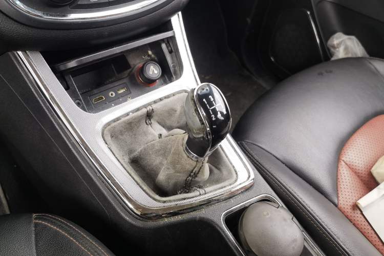 Used Baojun 560 2015 1.8L Manual Elite Edition Gear Lever