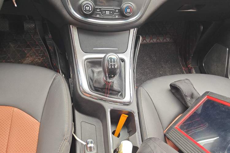 Used Baojun 560 2015 1.8L Manual Elite Edition Gear Lever