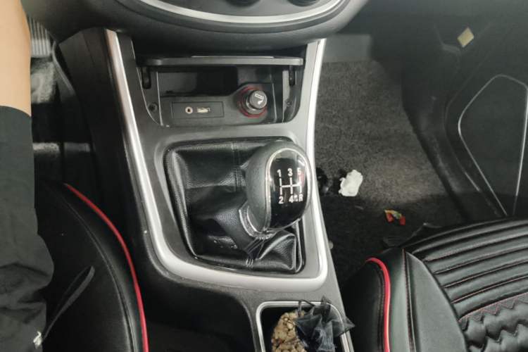 Used Baojun 560 2015 1.8L manual Comfort trim level Gear Lever
