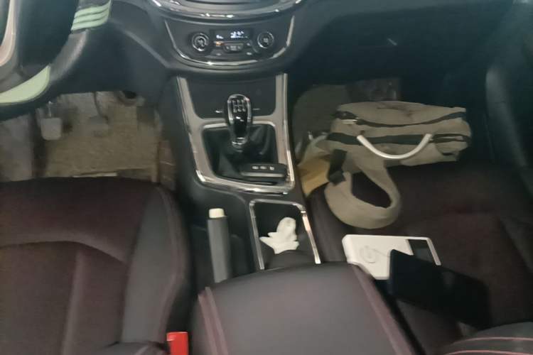 Used Baojun 560 2015 1.8L manual luxury version Gear Lever
