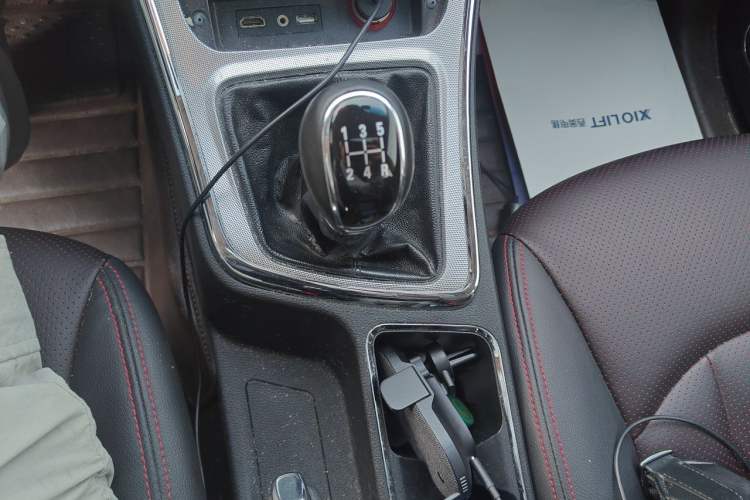 Used Baojun 560 2015 1.8L manual luxury version Gear Lever
