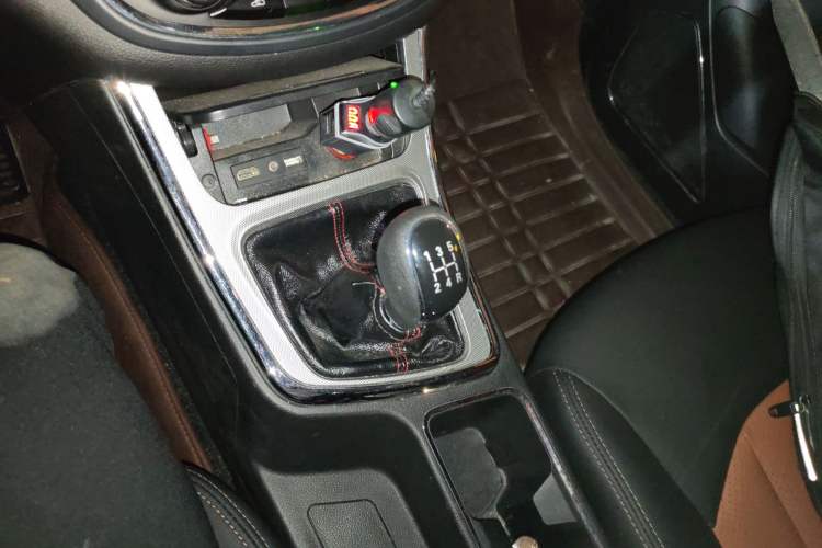 Used Baojun 560 2015 1.8L Manual Elite Edition Gear Lever