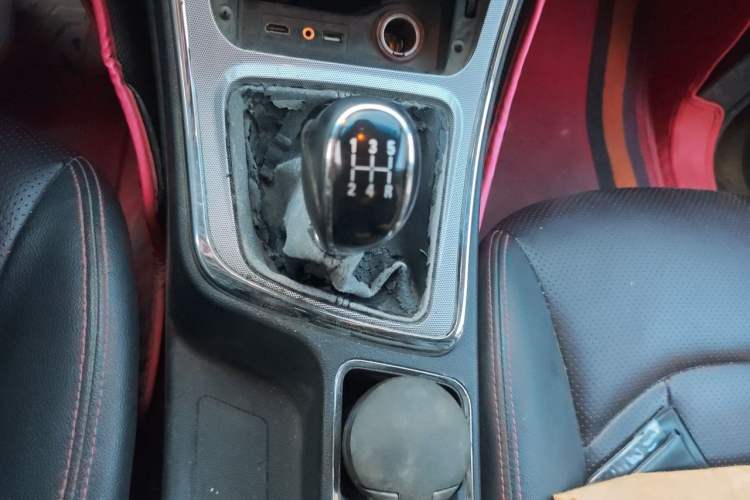 Used Baojun 560 2015 1.8L manual luxury version Gear Lever