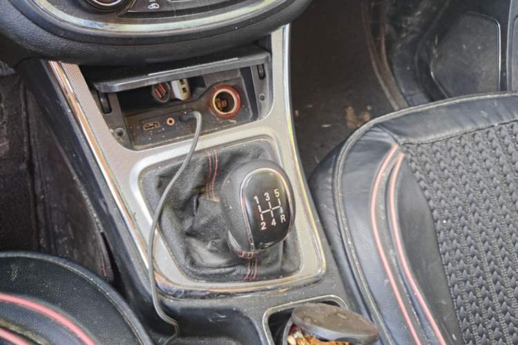 Used Baojun 560 2015 1.8L manual luxury version Gear Lever