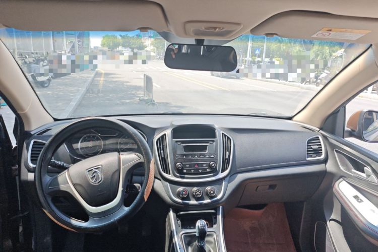 Used Baojun 560 2015 1.8L manual Comfort trim level Headliner
