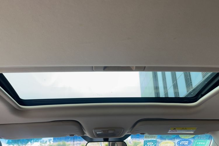 Used Baojun 560 2015 1.8L manual luxury version Headliner
