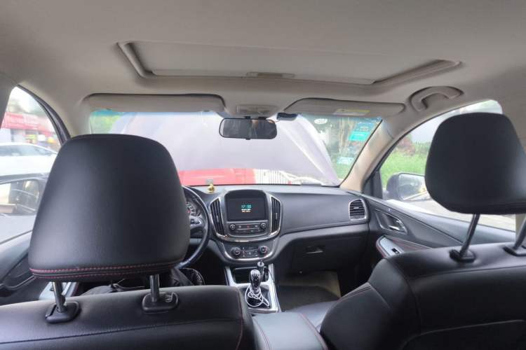 Used Baojun 560 2015 1.8L manual luxury version Headliner