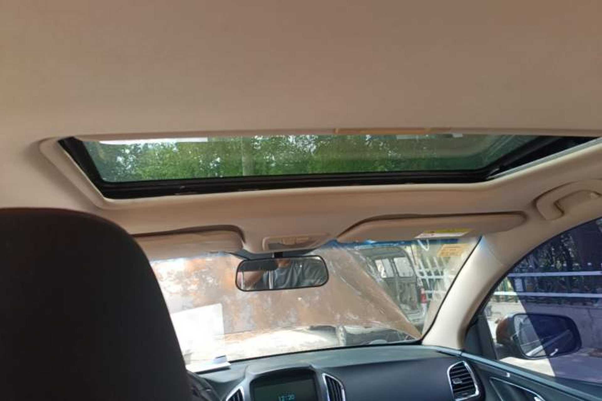 Used Baojun 560 2015 1.8L manual luxury version Headliner