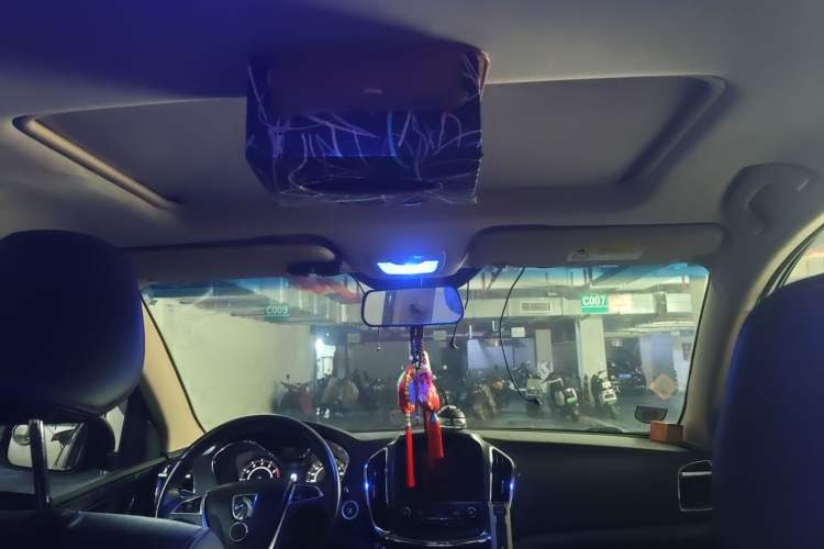 Used Baojun 560 2015 1.8L manual luxury version Headliner