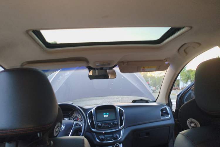 Used Baojun 560 2015 1.8L manual luxury version Headliner