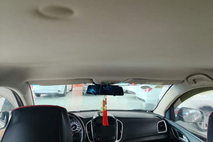 Used Baojun 560 2015 1.8L manual Comfort trim level Headliner