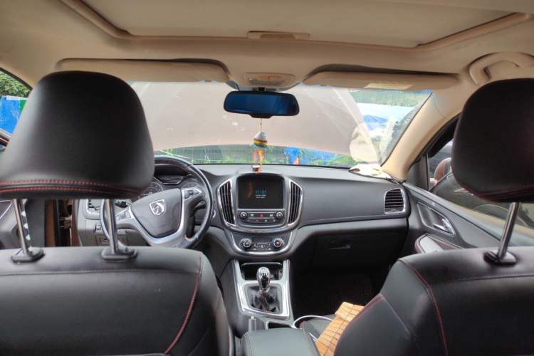 Used Baojun 560 2015 1.8L manual luxury version Headliner