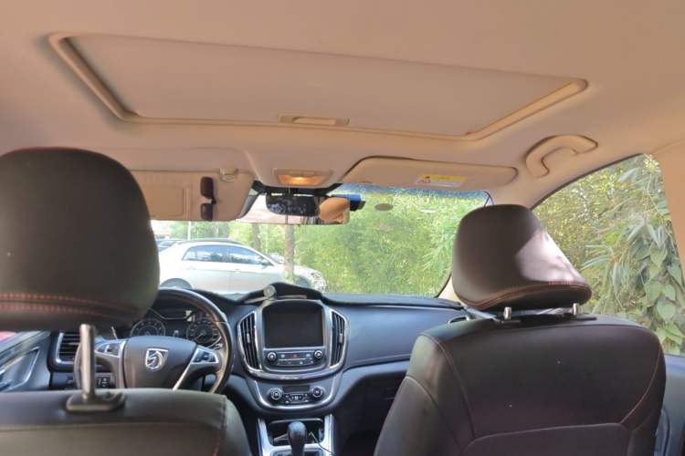 Used Baojun 560 2015 1.8L manual luxury version Headliner