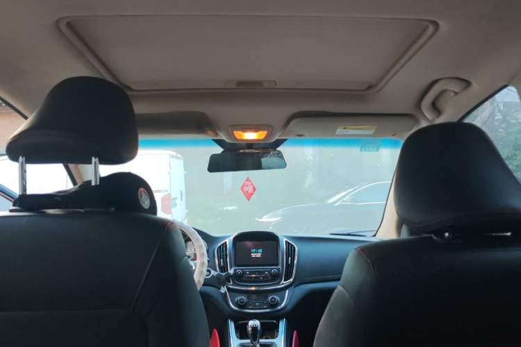 Used Baojun 560 2015 1.8L manual luxury version Headliner