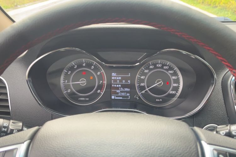 Used Baojun 560 2015 1.8L manual luxury version Instrument Cluster