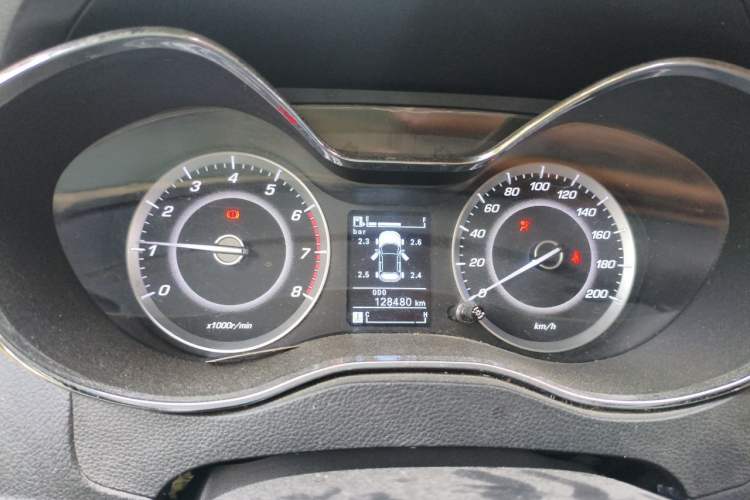 Used Baojun 560 2015 1.8L manual luxury version Instrument Cluster