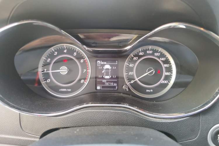 Used Baojun 560 2015 1.8L manual luxury version Instrument Cluster