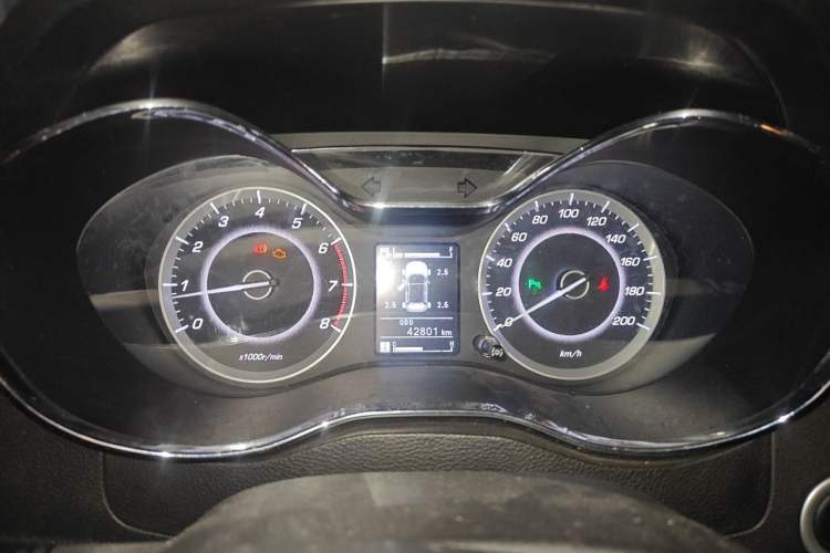Used Baojun 560 2015 1.8L manual luxury version Instrument Cluster