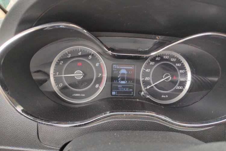 Used Baojun 560 2015 1.8L manual luxury version Instrument Cluster