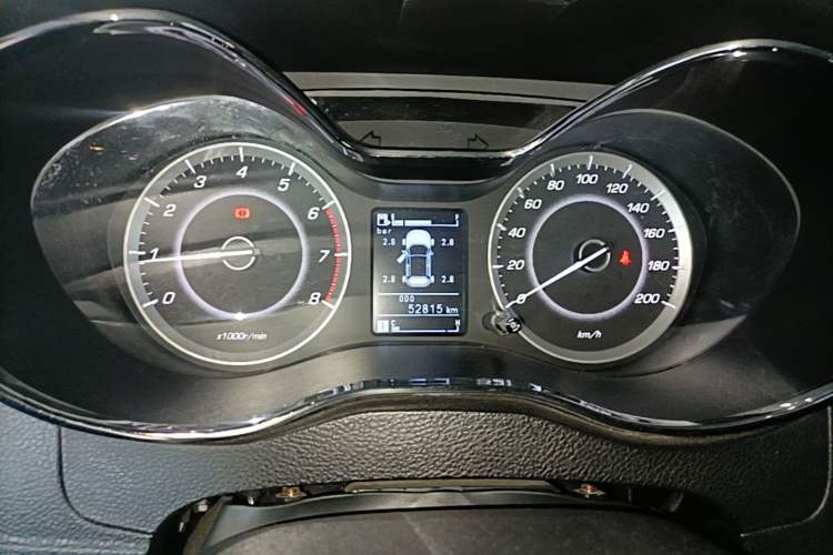 Used Baojun 560 2015 1.8L manual luxury version Instrument Cluster