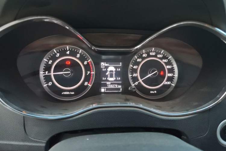 Used Baojun 560 2015 1.8L manual luxury version Instrument Cluster