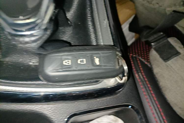Used Baojun 560 2015 1.8L manual luxury version Interior 1