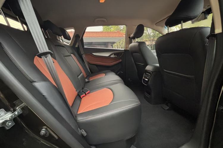 Used Baojun 560 2015 1.8L Manual Elite Edition Interior 2