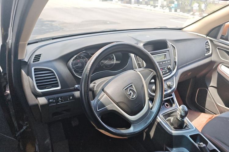 Used Baojun 560 2015 1.8L manual Comfort trim level Interior 2