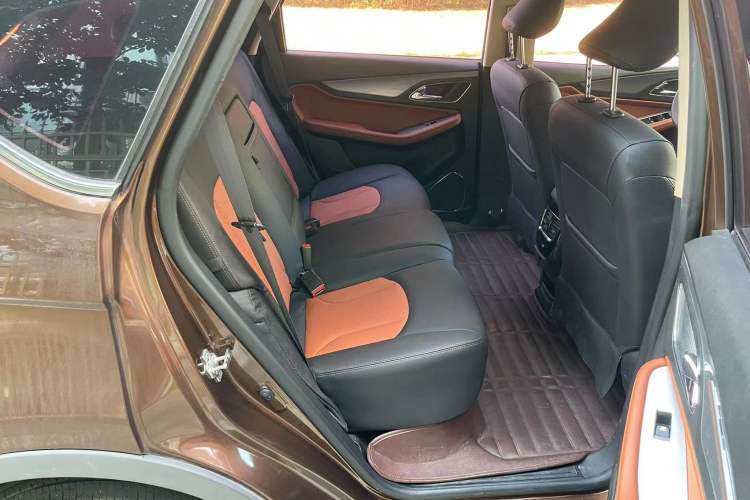 Used Baojun 560 2015 1.8L Manual Elite Edition Interior 2
