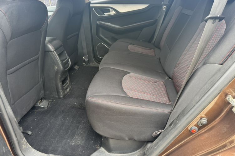 Used Baojun 560 2015 1.8L manual Comfort trim level Interior 3