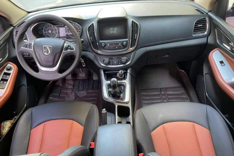 Used Baojun 560 2015 1.8L Manual Elite Edition Interior 4