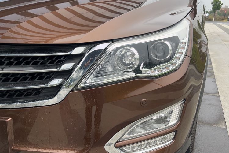 Used Baojun 560 2015 1.8L manual luxury version Left Front Headlight